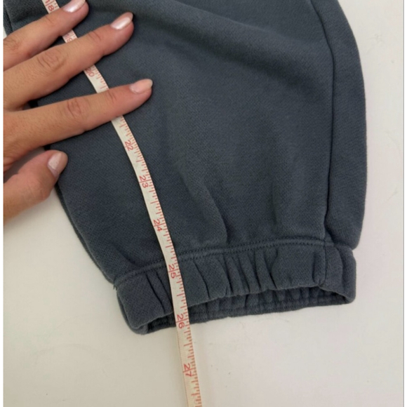 Vuori Women’s Performance Sweatpants Small | Forest Green Joggers, Elastic Waist - Picture 4 of 6